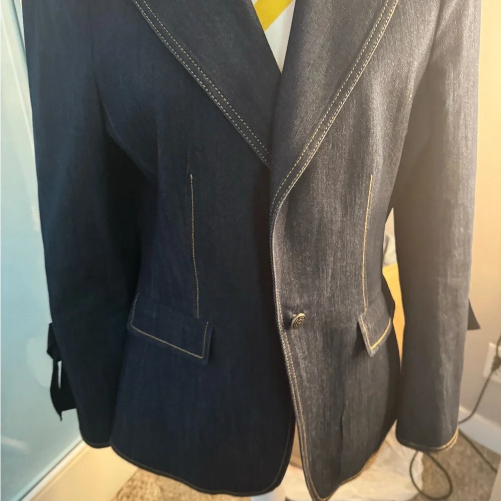 Classic Black Women's Blazer - Picture 3 of 4